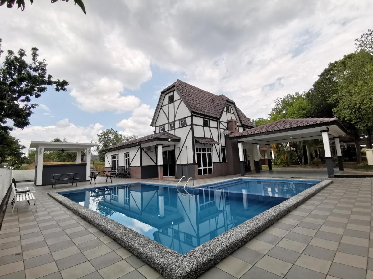 Besla Homestay: A'famosa With Private Pool And Karaoke Malacca