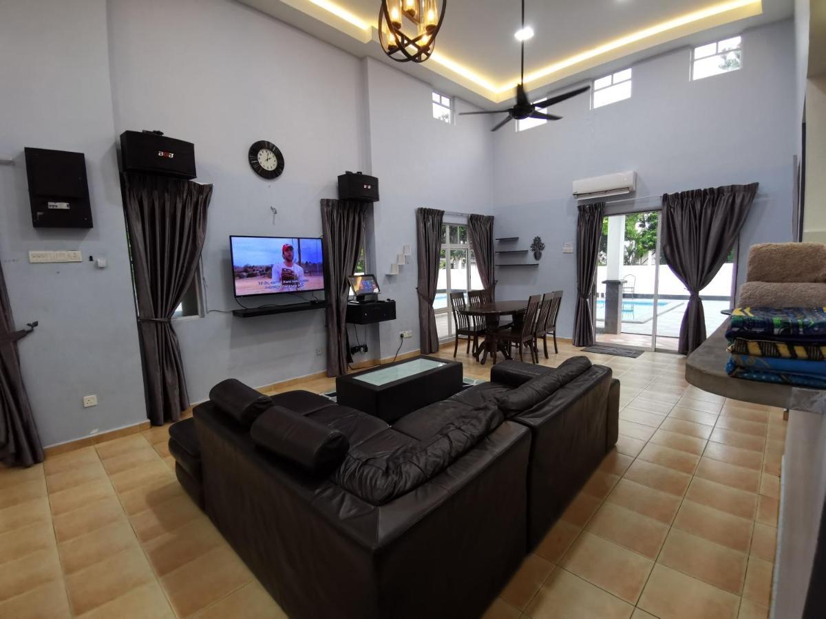 Besla Homestay: A'famosa With Private Pool And Karaoke Holiday home *