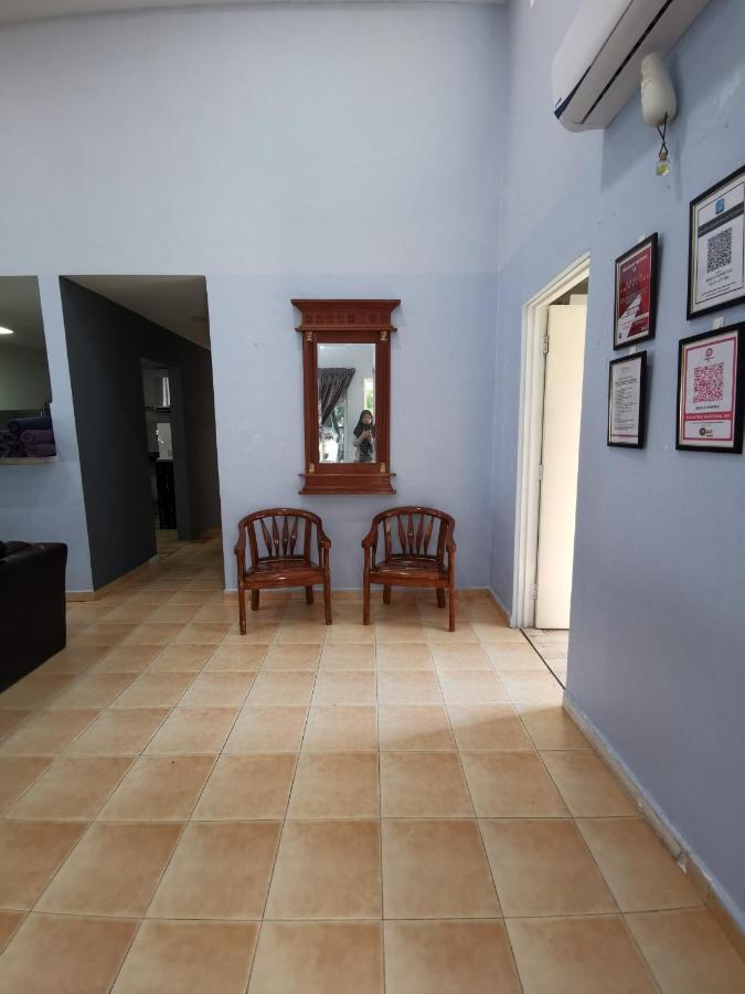 Besla Homestay: A'famosa With Private Pool And Karaoke *