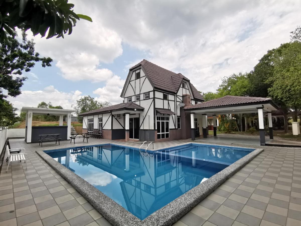 Besla Homestay: A'famosa With Private Pool And Karaoke Malacca