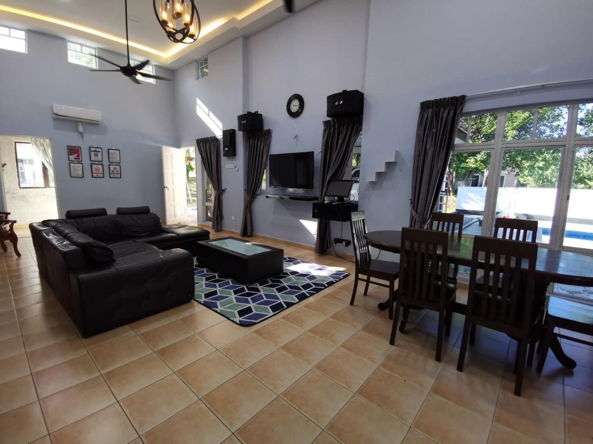 Besla Homestay: A'famosa With Private Pool And Karaoke Holiday home *
